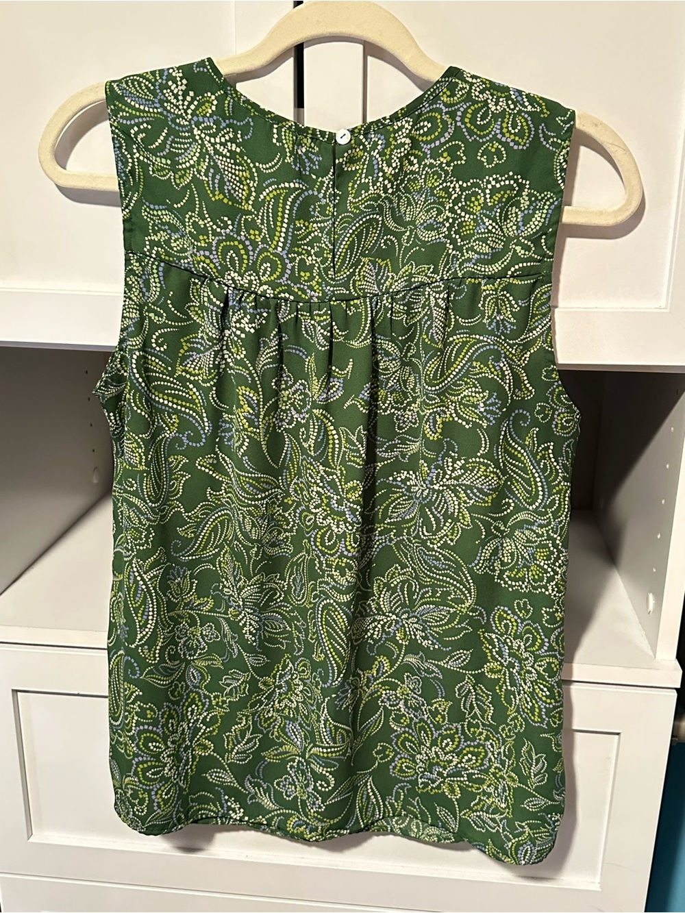 Green Paisley Sleeveless Blouse | Medium - Picture 6 of 9